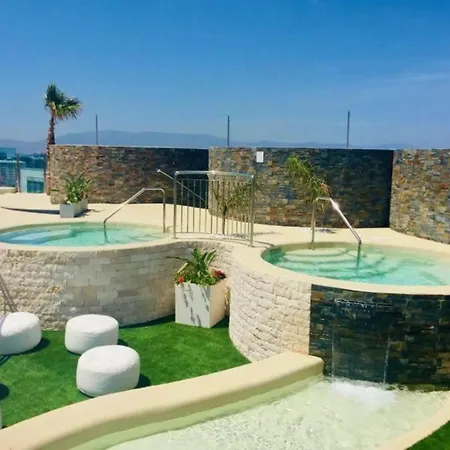 Urban Oasis At Luxurious Ocean Village Apartment *