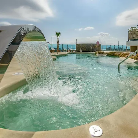 Urban Oasis At Luxurious Ocean Village