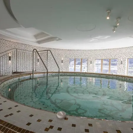Urban Oasis At Luxurious Ocean Village Apartment Gibraltar