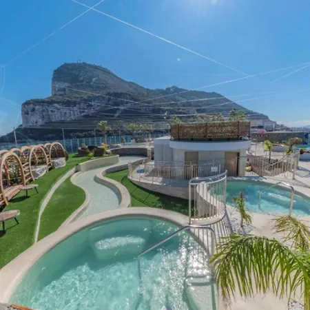 Urban Oasis At Luxurious Ocean Village Apartment *